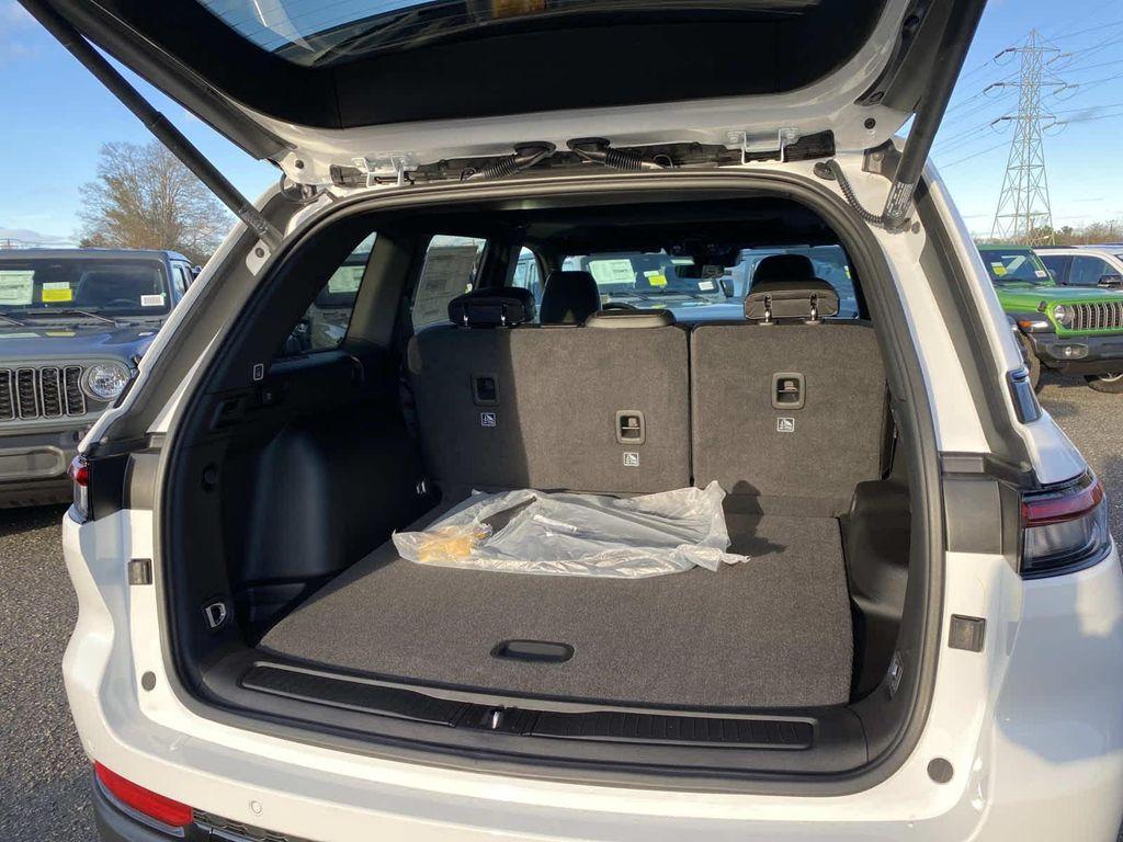 new 2025 Jeep Grand Cherokee car, priced at $47,780