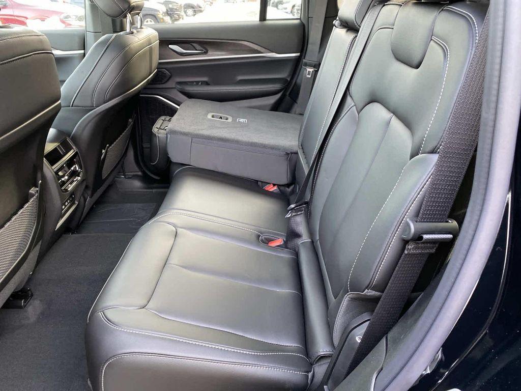 new 2026 Jeep Grand Cherokee car, priced at $50,805