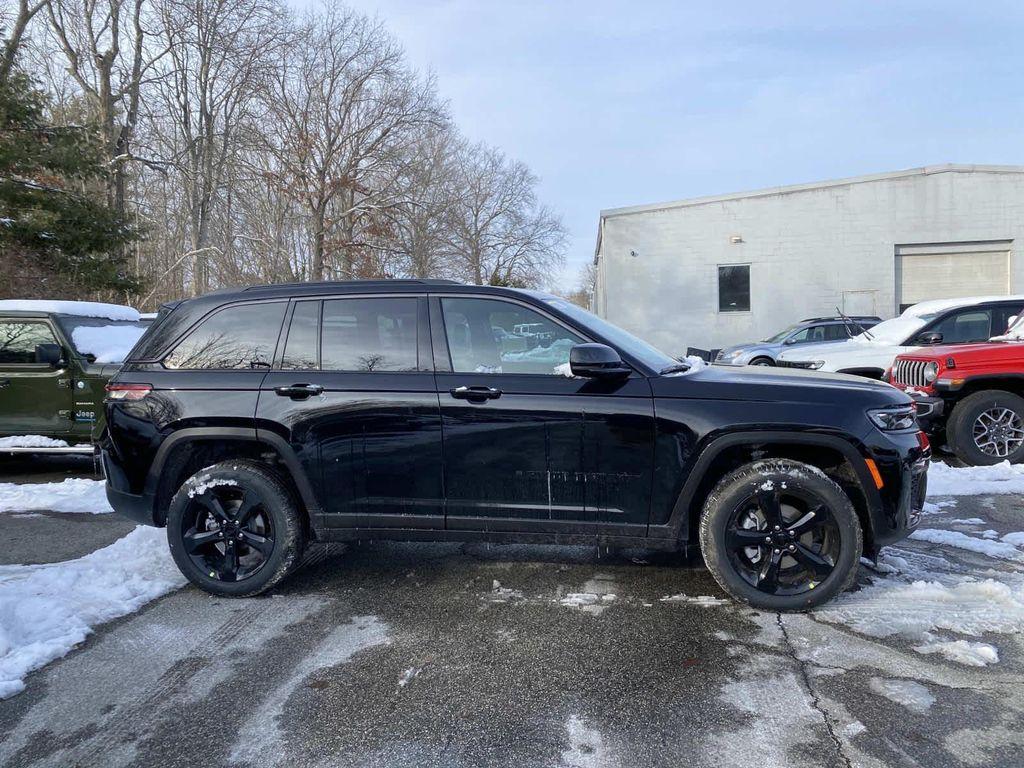 new 2026 Jeep Grand Cherokee car, priced at $50,805