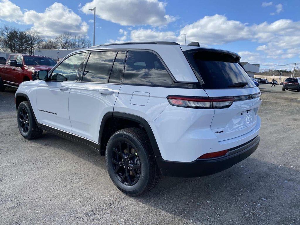 new 2026 Jeep Grand Cherokee car, priced at $48,575