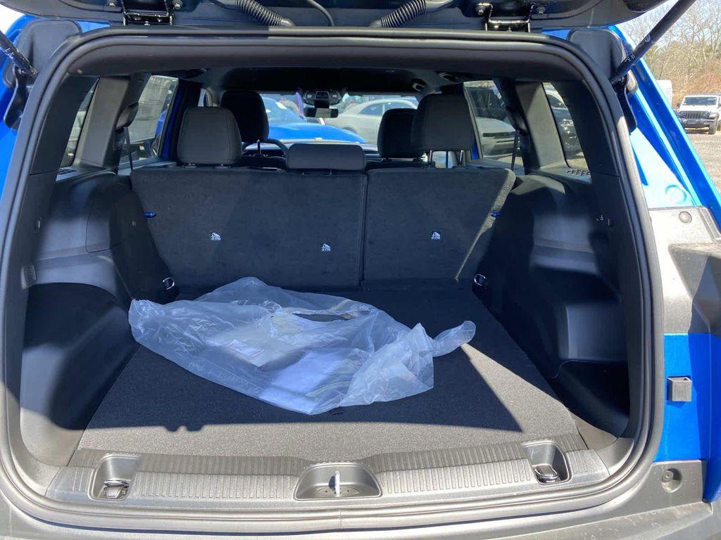 new 2026 Jeep Cherokee car, priced at $40,715