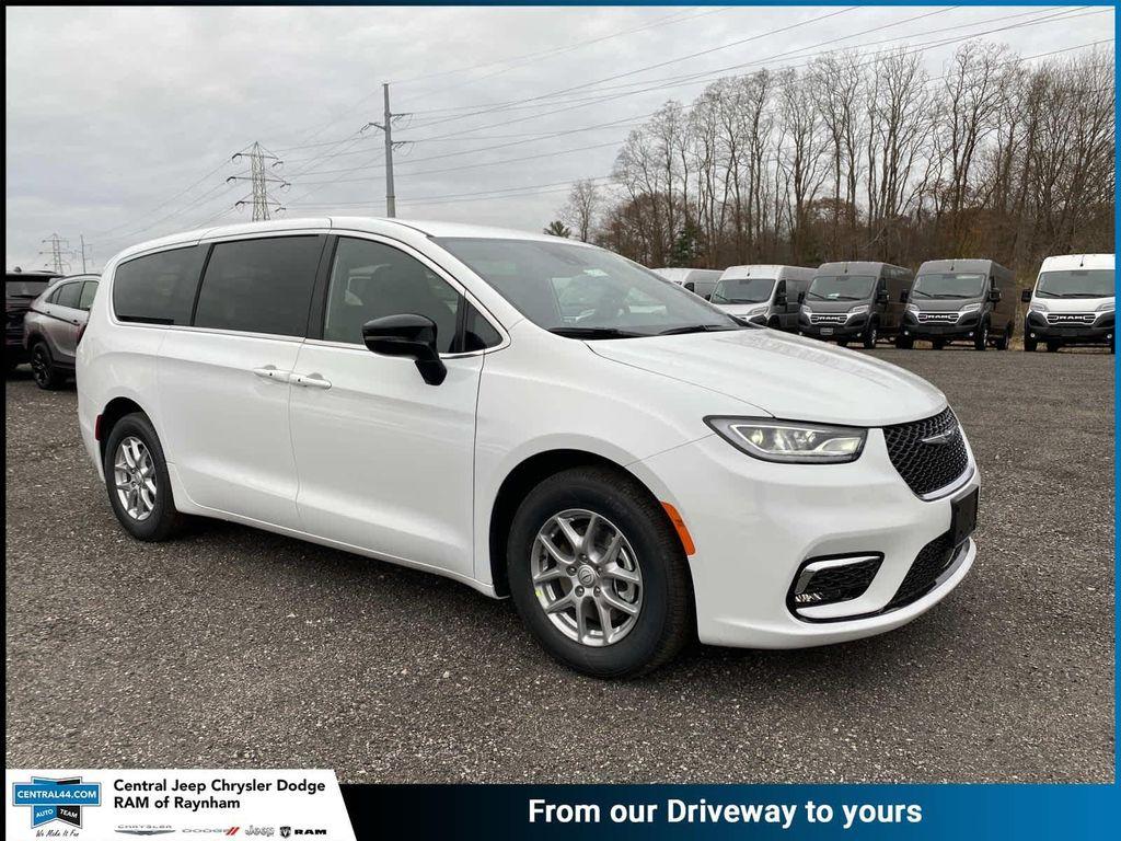 new 2026 Chrysler Pacifica car, priced at $45,865