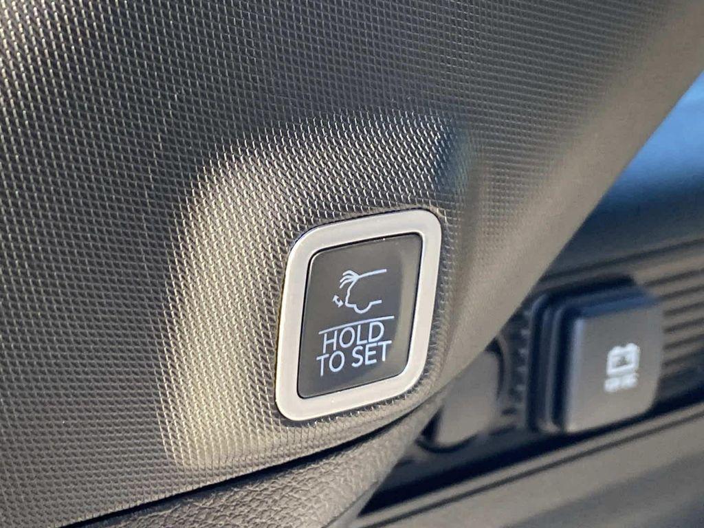 new 2025 Jeep Grand Cherokee car, priced at $47,780