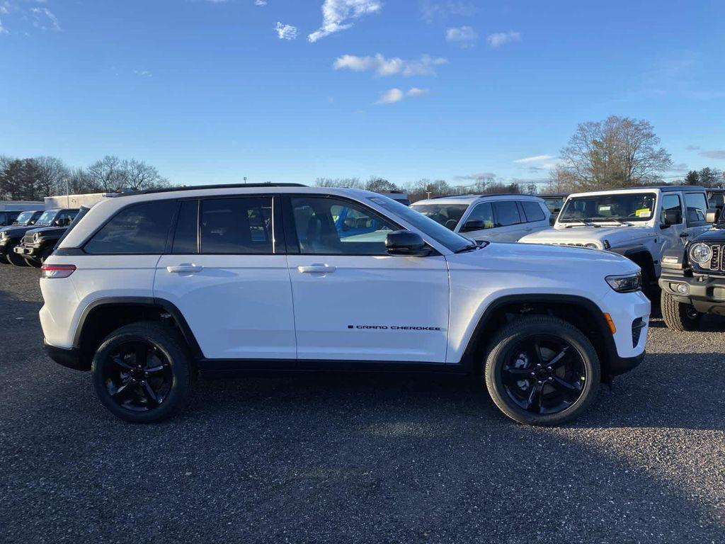 new 2025 Jeep Grand Cherokee car, priced at $47,780