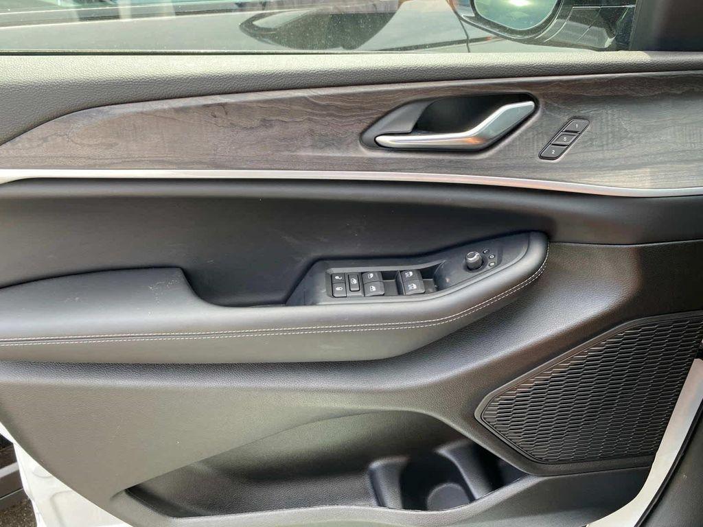 new 2025 Jeep Grand Cherokee L car, priced at $51,515