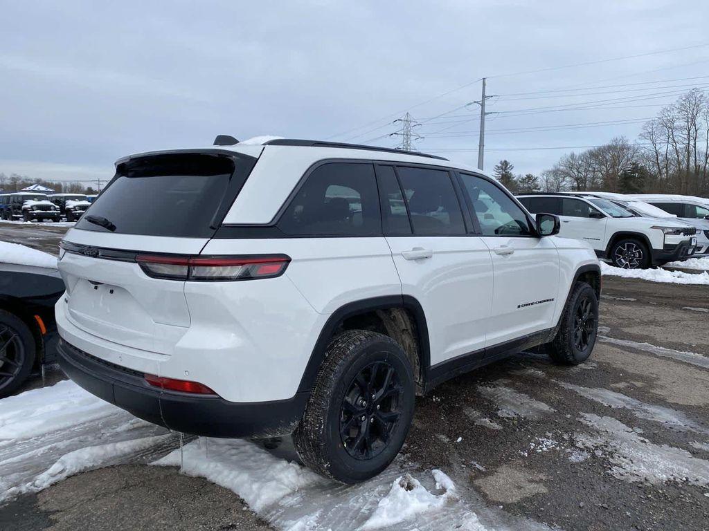 new 2026 Jeep Grand Cherokee car, priced at $48,155