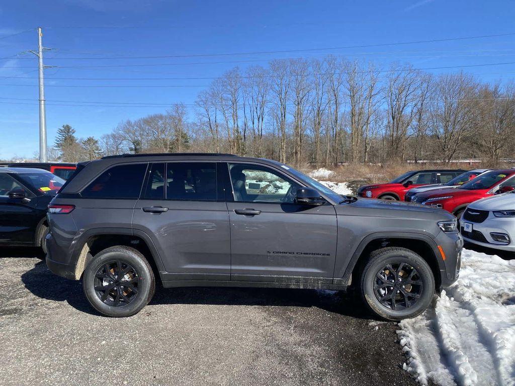 new 2026 Jeep Grand Cherokee car, priced at $49,170