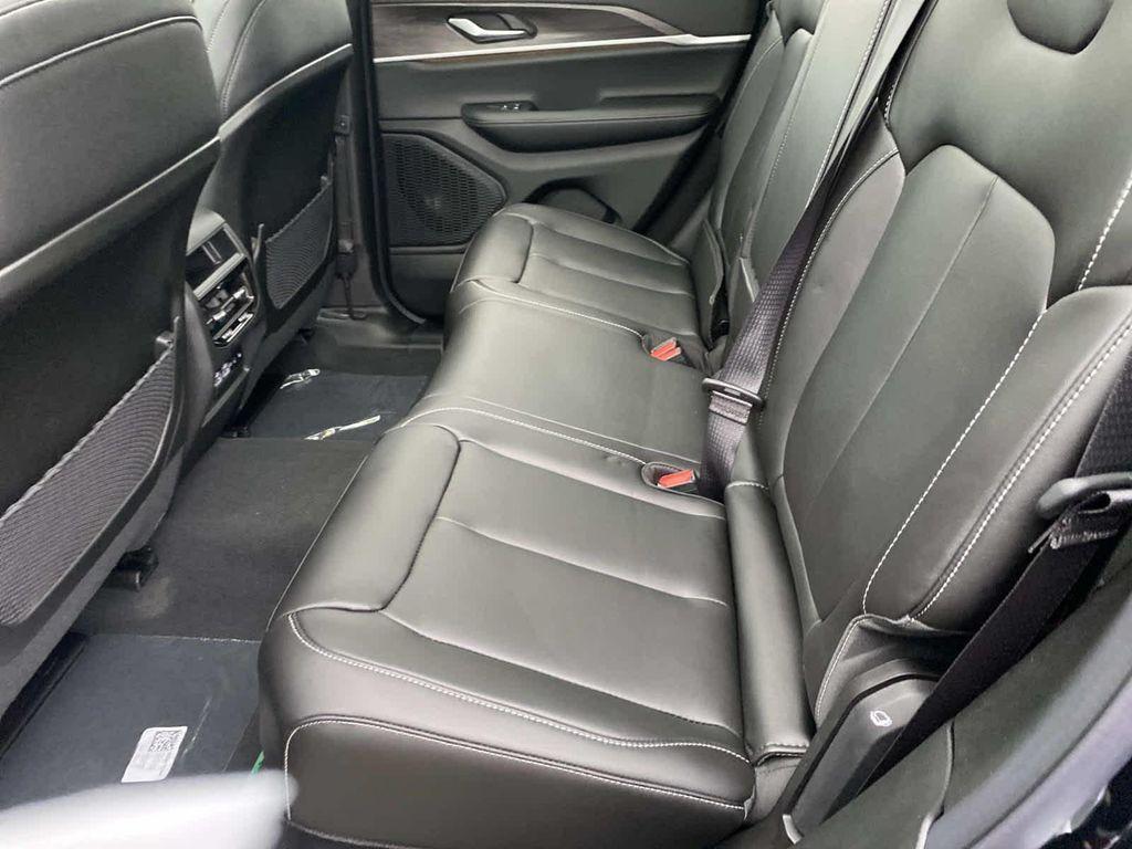 new 2025 Jeep Grand Cherokee car, priced at $50,010