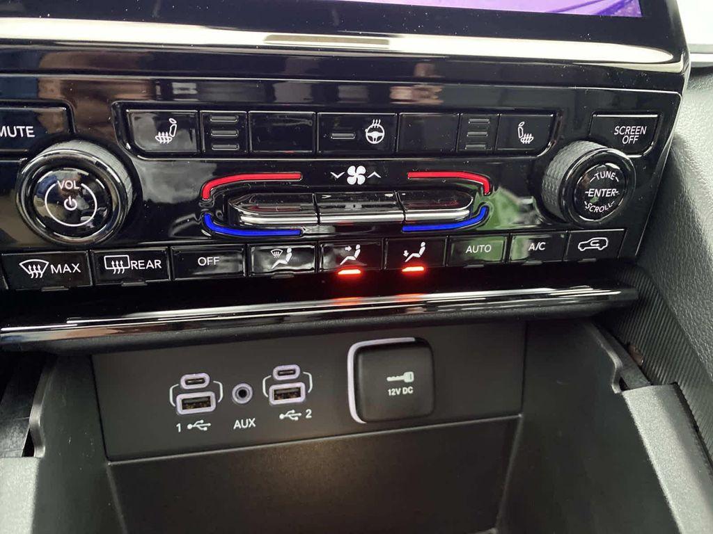 new 2025 Jeep Grand Cherokee car, priced at $50,010