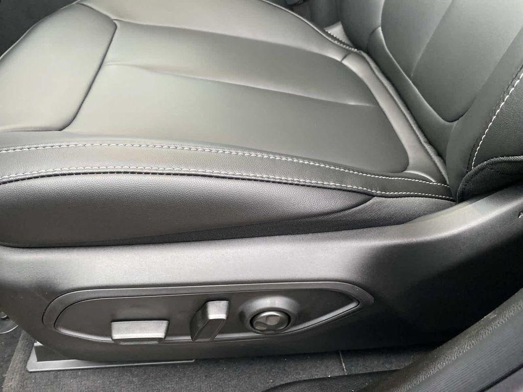 new 2025 Jeep Grand Cherokee car, priced at $50,010