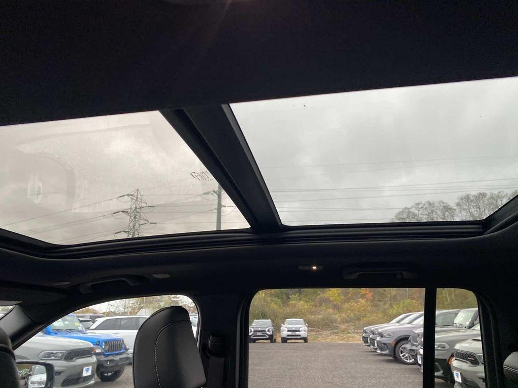 new 2025 Jeep Grand Cherokee car, priced at $50,010