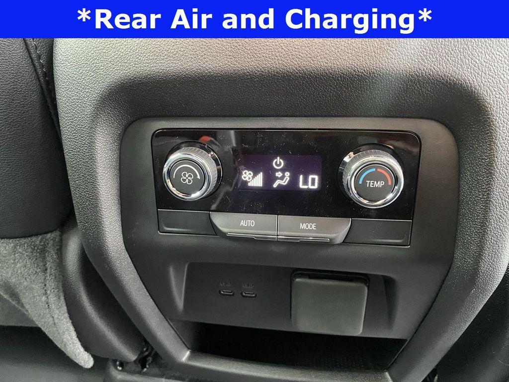 new 2025 Chevrolet Traverse car, priced at $39,995