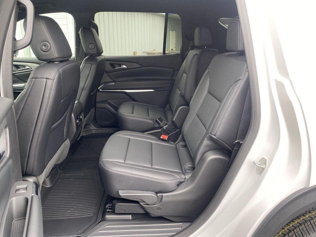 new 2025 Chevrolet Traverse car, priced at $39,995