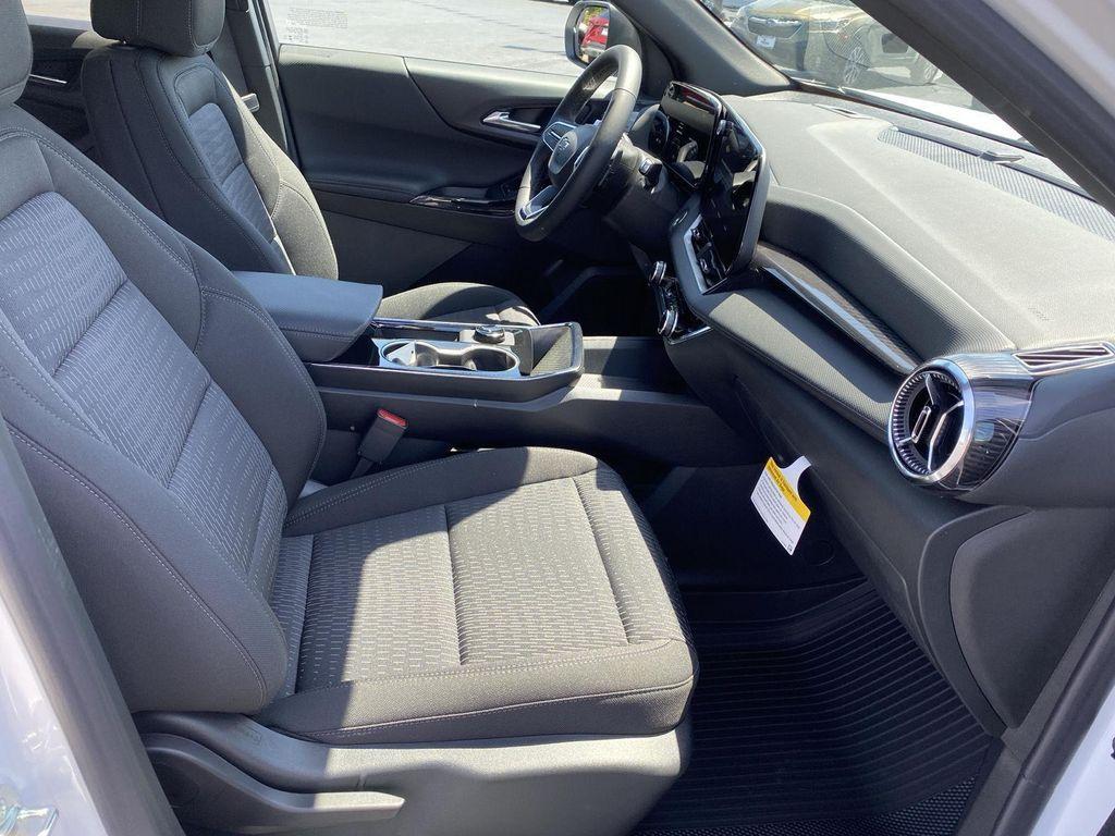 new 2026 Chevrolet Equinox car, priced at $32,138