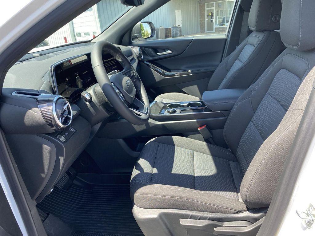 new 2026 Chevrolet Equinox car, priced at $32,138