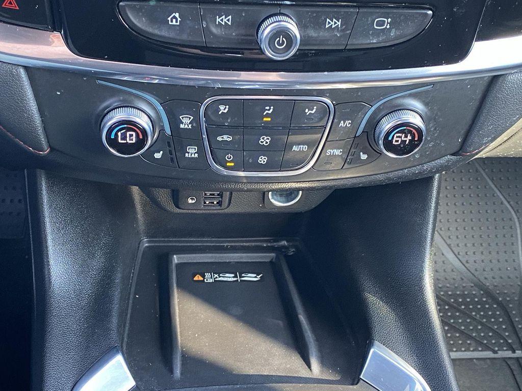 used 2023 Chevrolet Traverse car, priced at $33,599