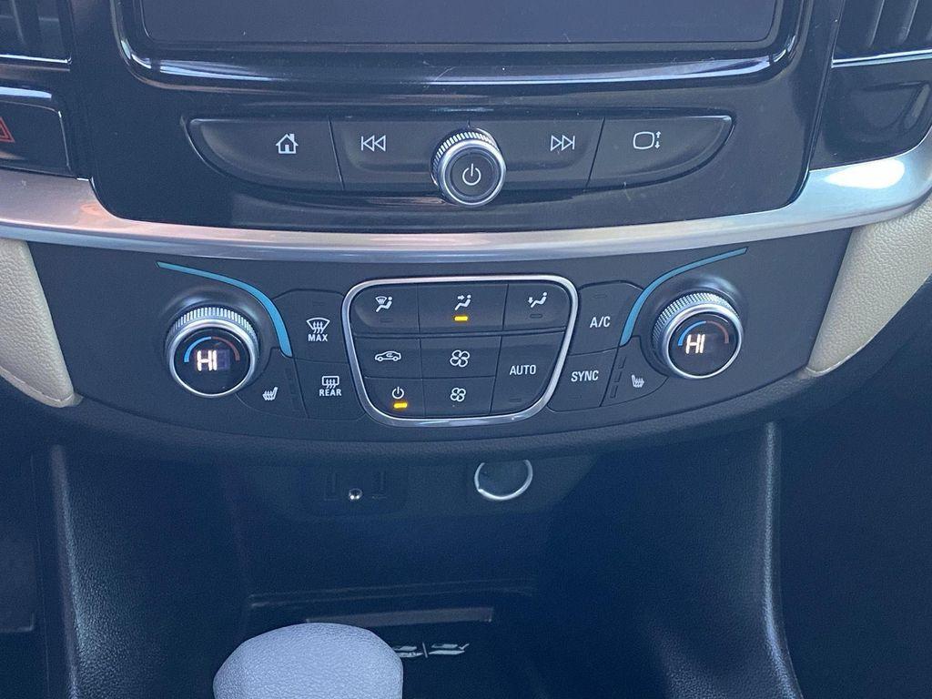 used 2023 Chevrolet Traverse car, priced at $30,359