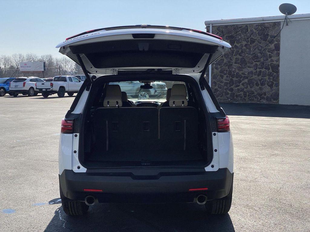 used 2023 Chevrolet Traverse car, priced at $30,359