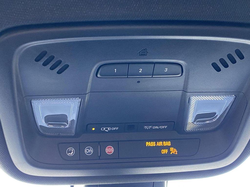 used 2023 Chevrolet Traverse car, priced at $30,359