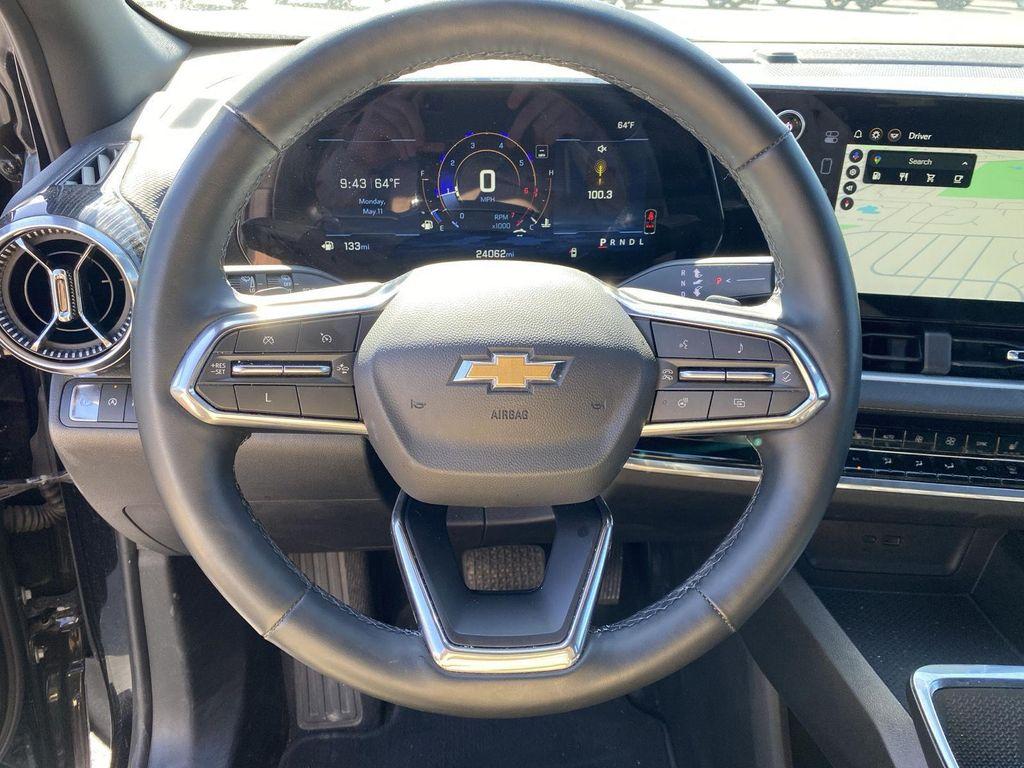 used 2025 Chevrolet Equinox car, priced at $25,990