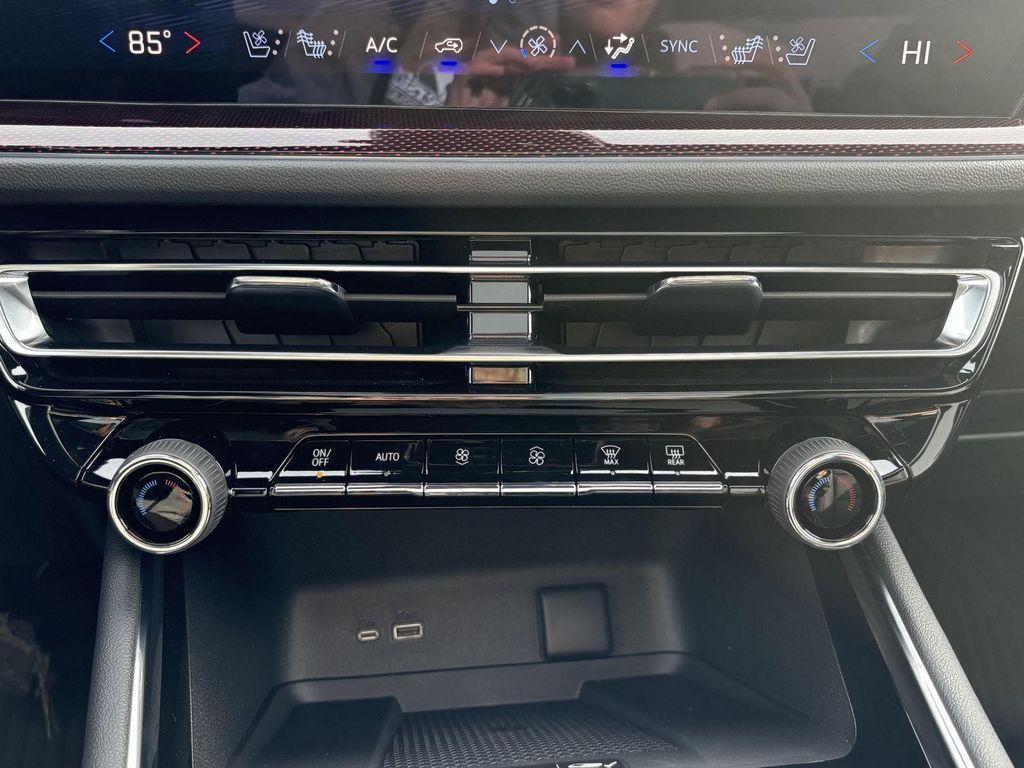 new 2026 Chevrolet Traverse car, priced at $55,214