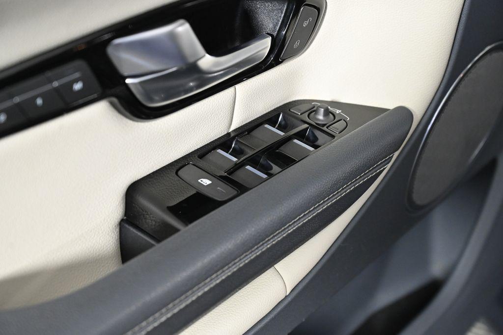 used 2016 Land Rover Range Rover Evoque car, priced at $11,295