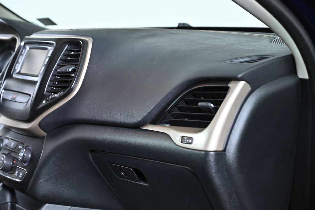 used 2016 Jeep Cherokee car, priced at $12,995