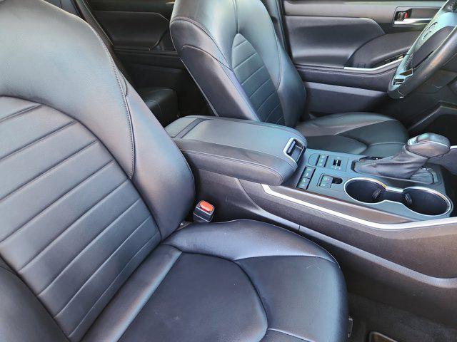 used 2021 Toyota Highlander car, priced at $27,877