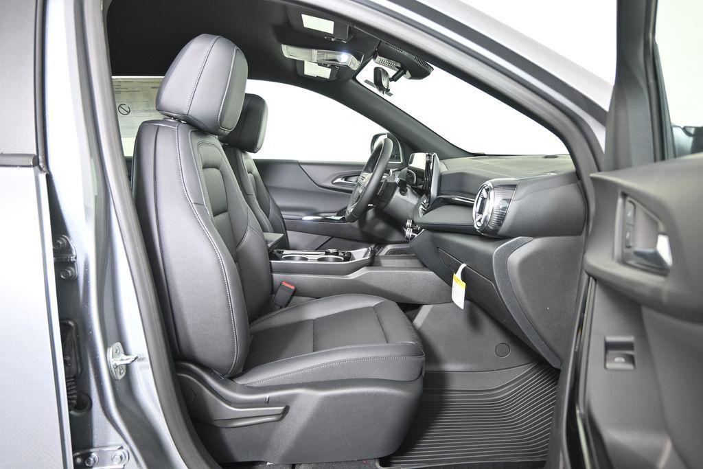 new 2026 Chevrolet Equinox car, priced at $33,215