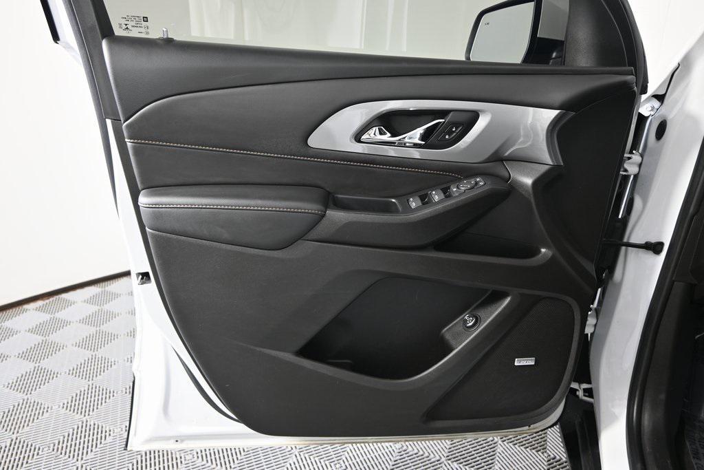 used 2021 Chevrolet Traverse car, priced at $27,979