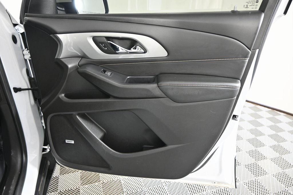 used 2021 Chevrolet Traverse car, priced at $27,979