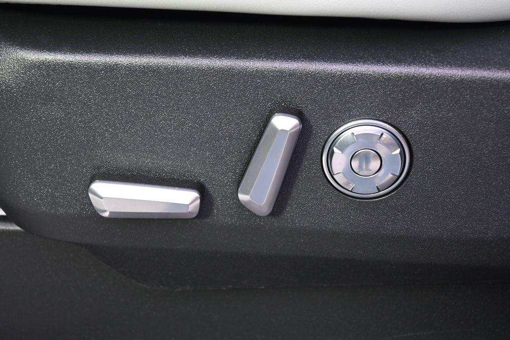 new 2026 Lincoln Navigator car, priced at $126,985