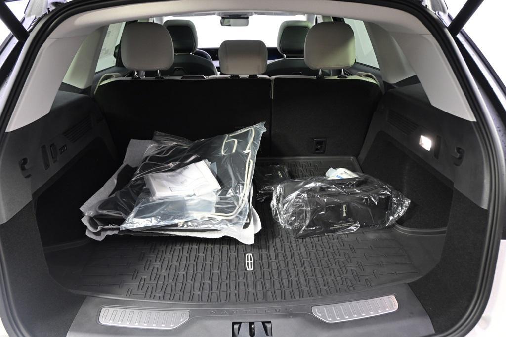 new 2026 Lincoln Nautilus car, priced at $68,011