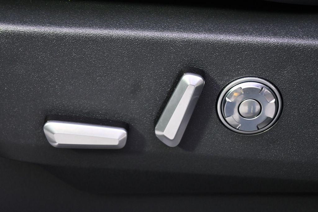 new 2025 Lincoln Navigator car, priced at $94,999