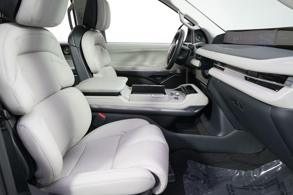 new 2026 Lincoln Navigator car, priced at $100,376