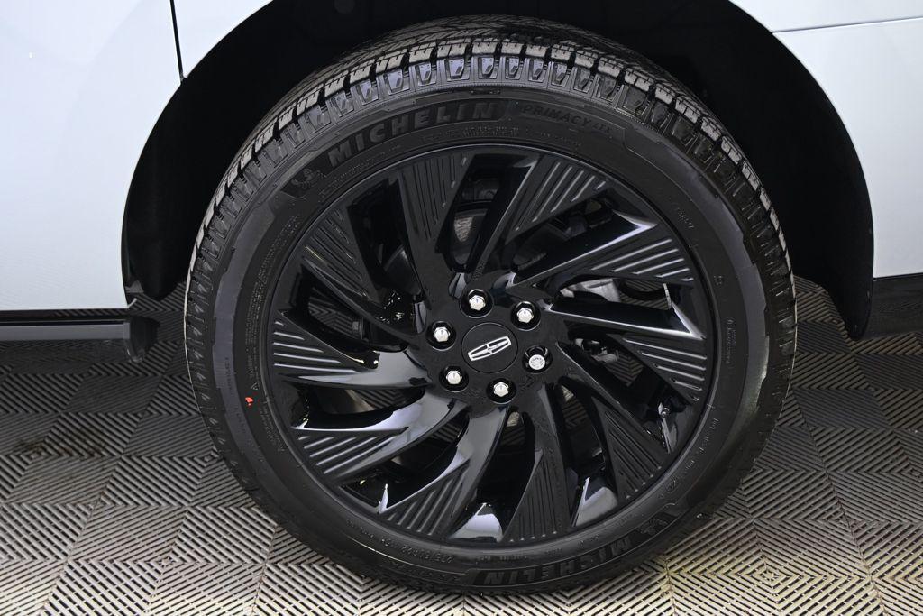 new 2025 Lincoln Navigator car, priced at $94,999
