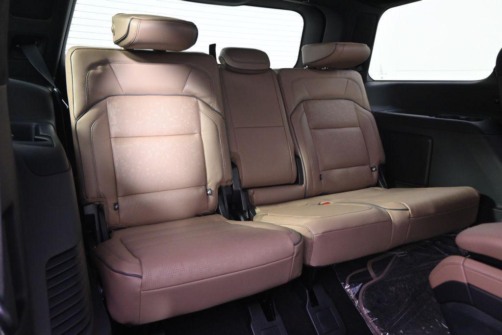 new 2026 Lincoln Navigator car, priced at $126,035
