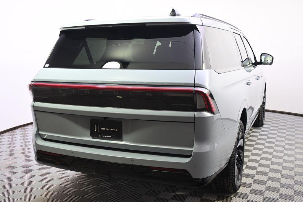 new 2025 Lincoln Navigator car, priced at $93,999