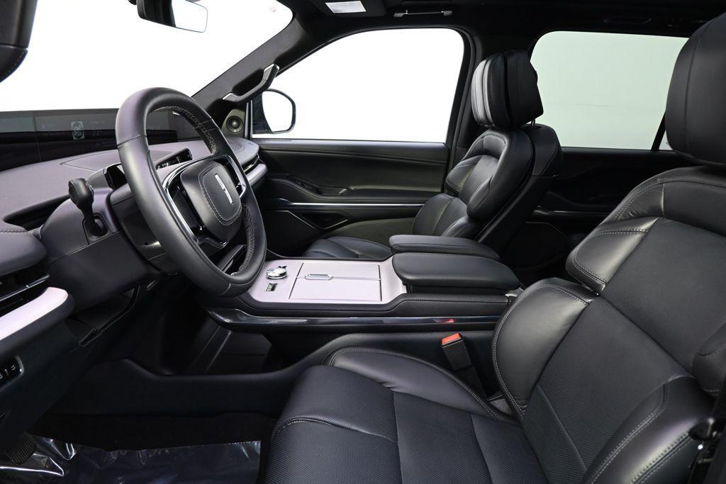 new 2025 Lincoln Navigator car, priced at $93,999