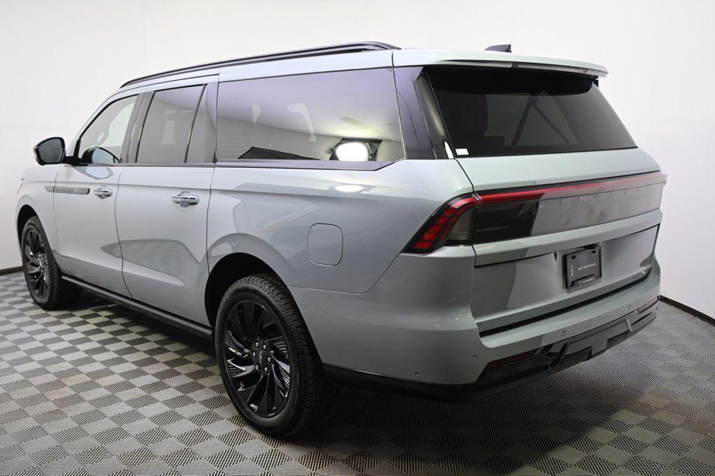 new 2025 Lincoln Navigator car, priced at $93,999