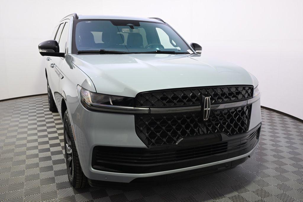 new 2025 Lincoln Navigator car, priced at $93,999
