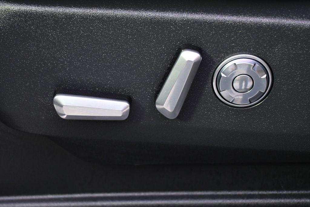 new 2025 Lincoln Navigator car, priced at $93,999