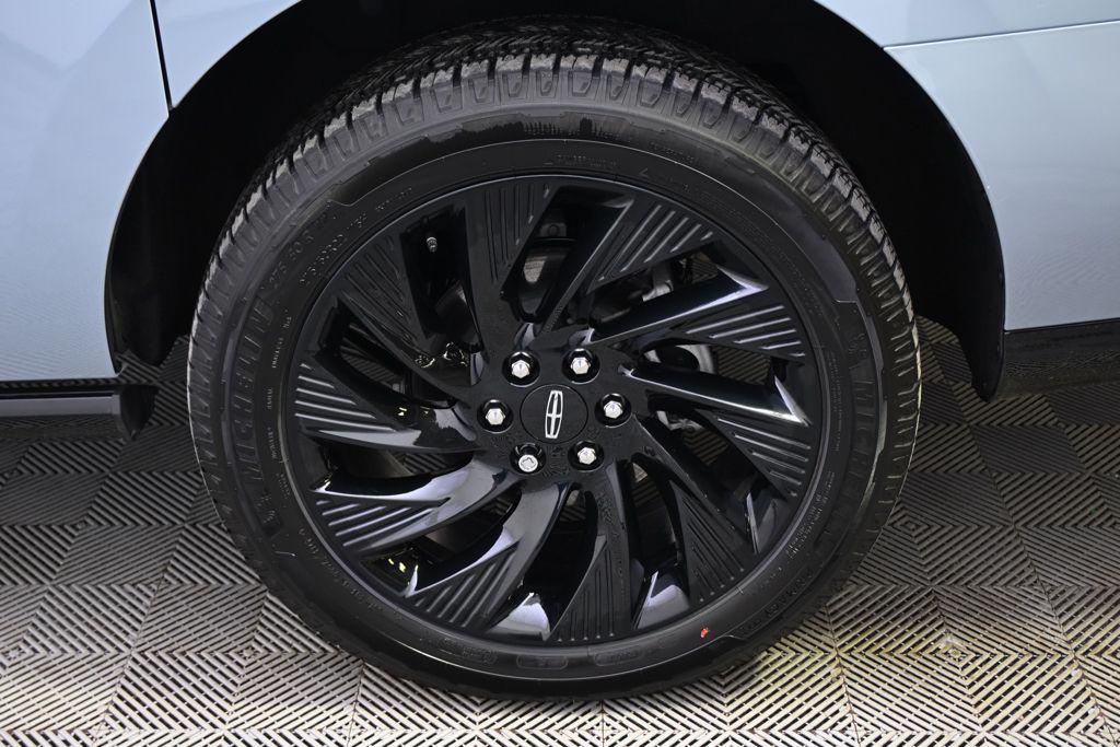 new 2025 Lincoln Navigator car, priced at $93,999