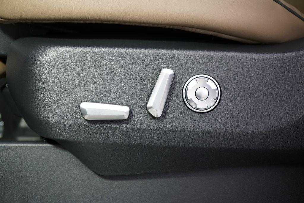 new 2026 Lincoln Navigator car, priced at $106,477