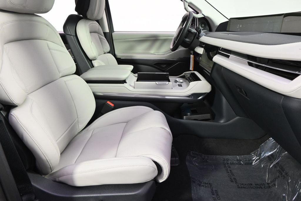 new 2026 Lincoln Navigator car, priced at $105,960