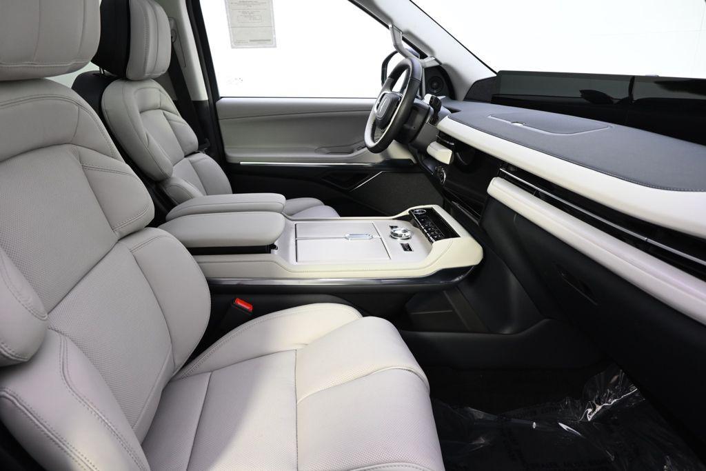 new 2026 Lincoln Navigator car, priced at $104,899