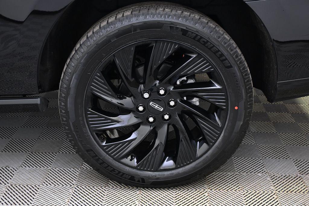 new 2026 Lincoln Navigator car, priced at $104,899