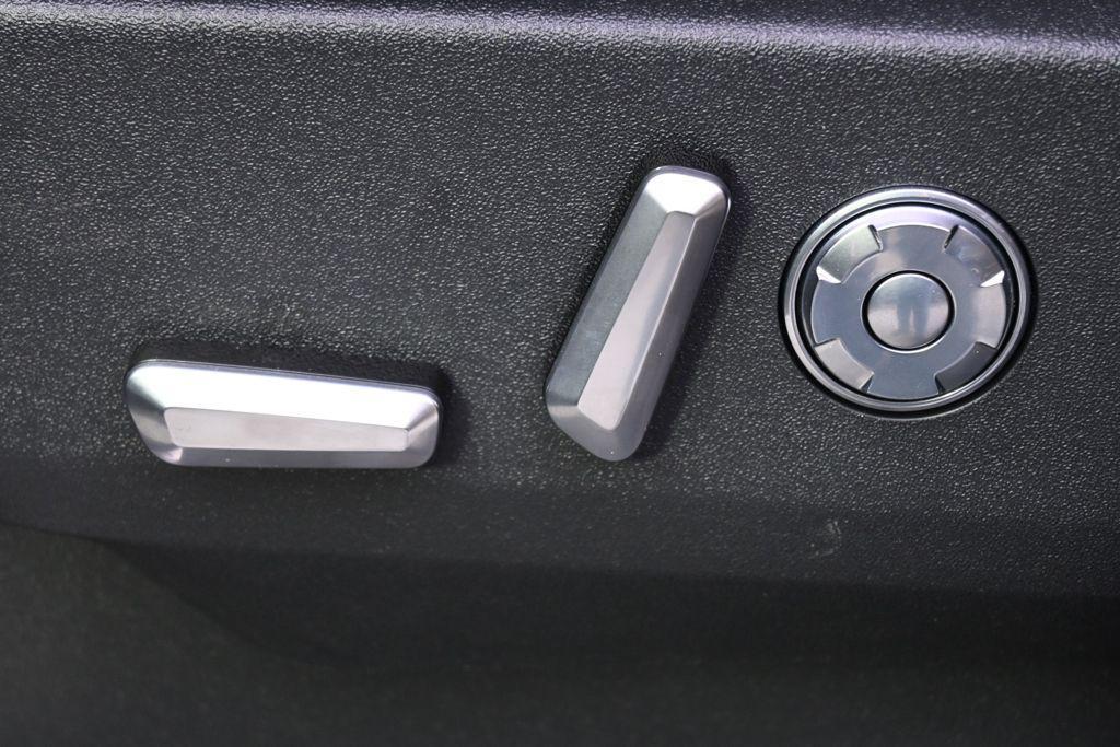 new 2026 Lincoln Navigator car, priced at $104,899