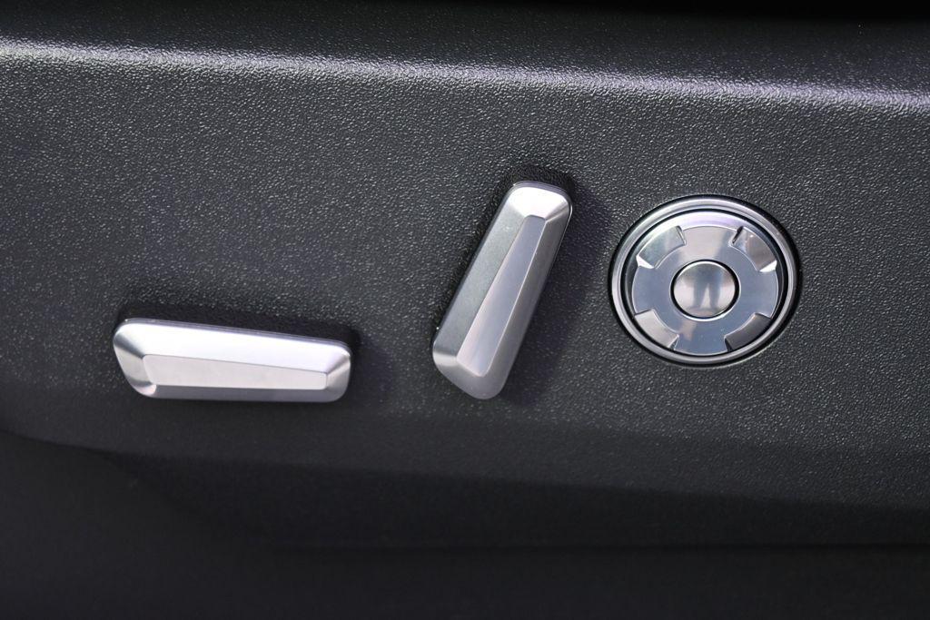 new 2026 Lincoln Navigator car, priced at $130,020