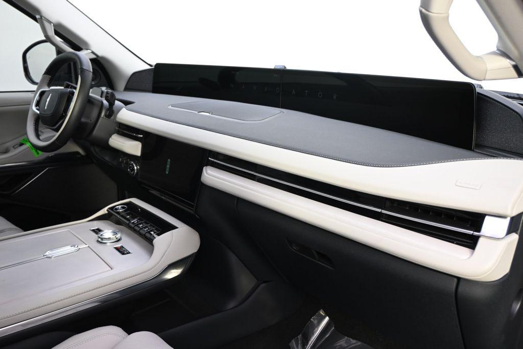 new 2026 Lincoln Navigator car, priced at $108,086